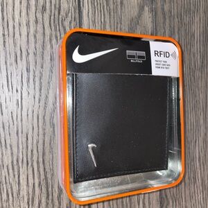Nike Black Key Card Holder Sleek Design